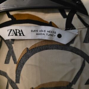 Zara Cream and Black Graphic Shirt
